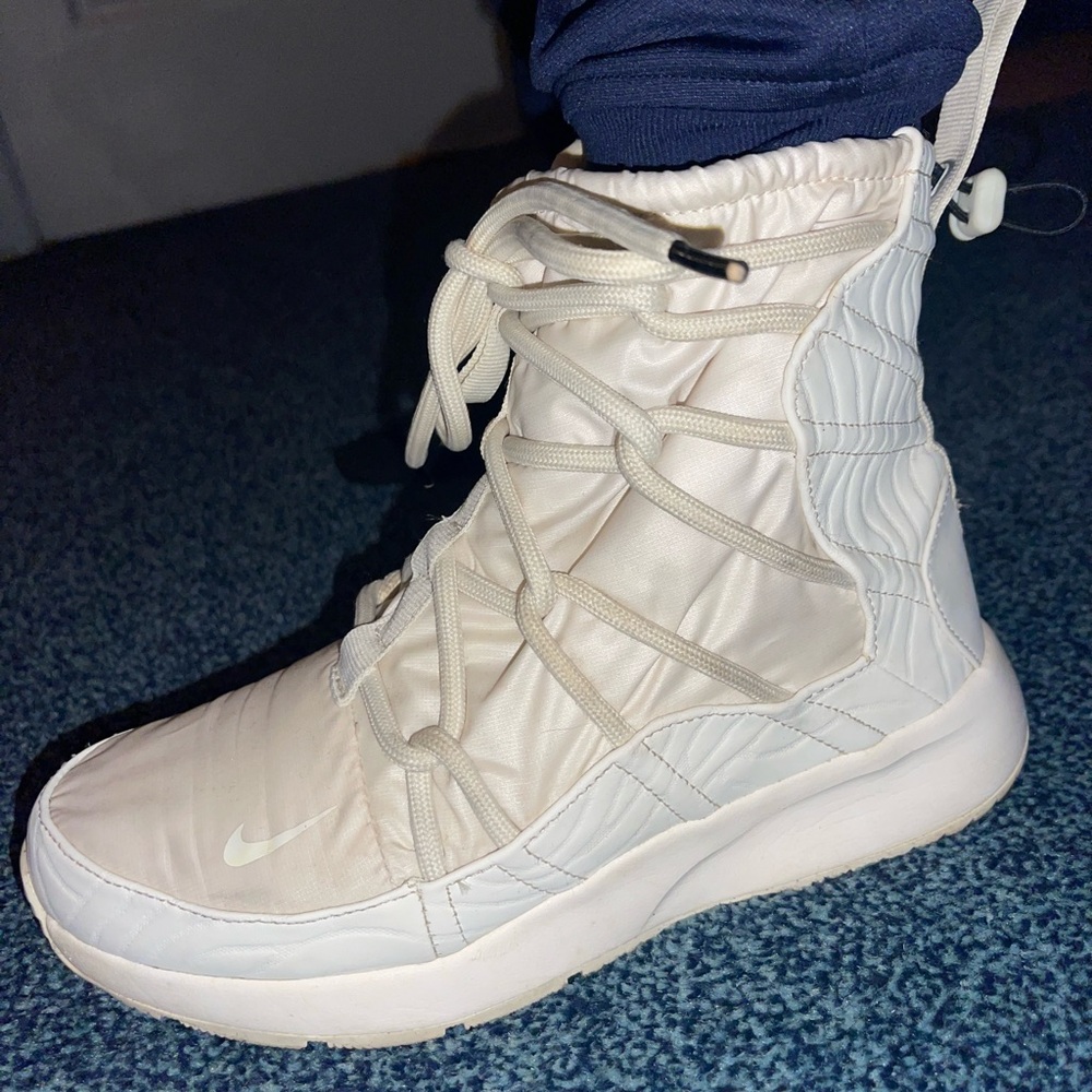 Women's White Nike High-Top Book!